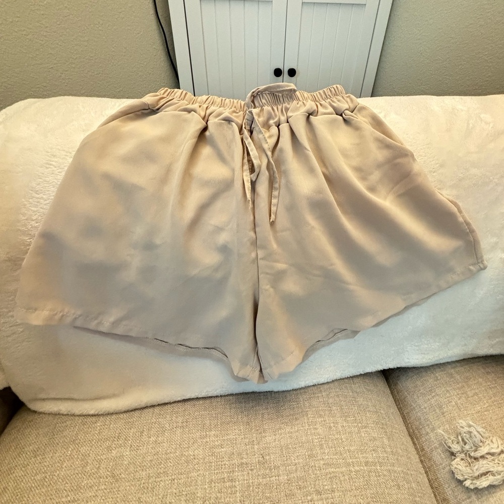 WOMEN’S SHORTS